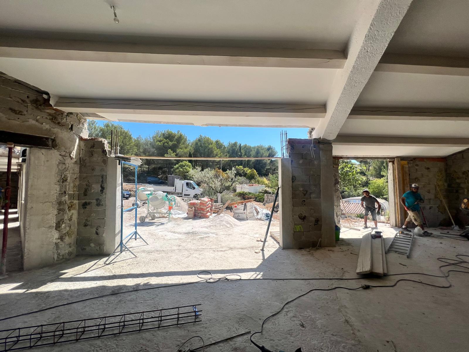Chantier gros œuvre GF2, ouverture de murs porteurs et piliers béton – Martigues
